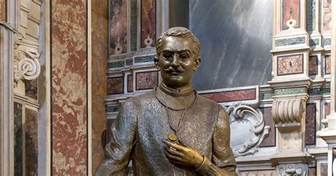 versace giuseppe moscati|Medici: la lezione ancora attuale di Giuseppe Moscati.